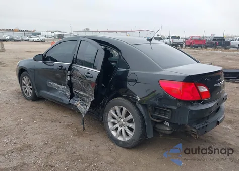 2010 Chrysler Sebring Limited z USA, uszkodzony, nr VIN 1C3CC5FB2AN152607